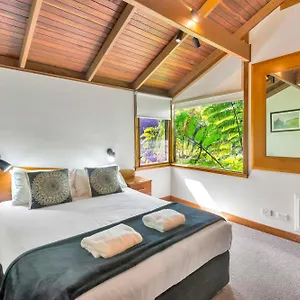 https://the-oasis-apartments-and-treetop-houses.hotelsbyronbayaustralia.com